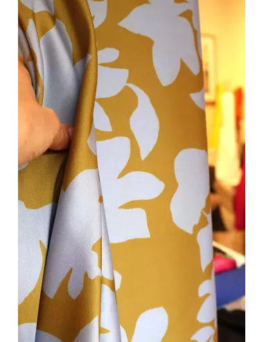 Tissu Satin de polyester imprimé fleurs ocre chaud / bleu