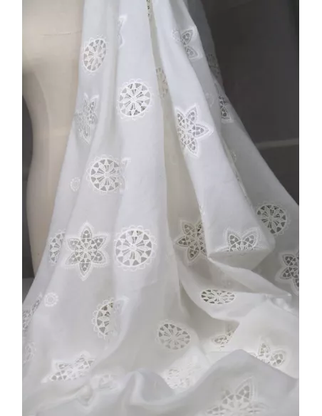 Tissu voile brodé blanc - polyester