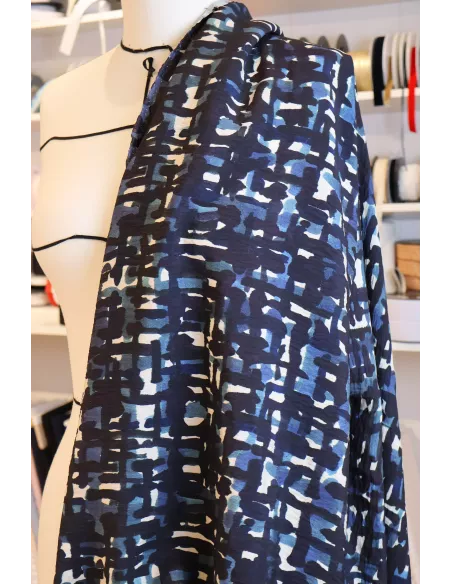 Tissu Tissu viscose / nylon gaufré imprimé nuances de bleu