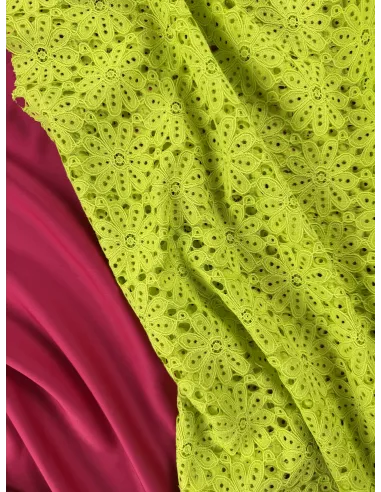 Tissu Guipure fleurie - vert acidulé