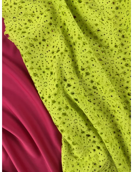 Tissu Guipure fleurie - vert acidulé